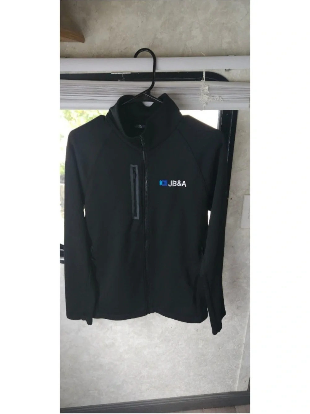 Men's Black Full-Zip Softshell Jacket